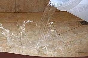 西区漏水维修 免砸砖防水材料该如何施工
